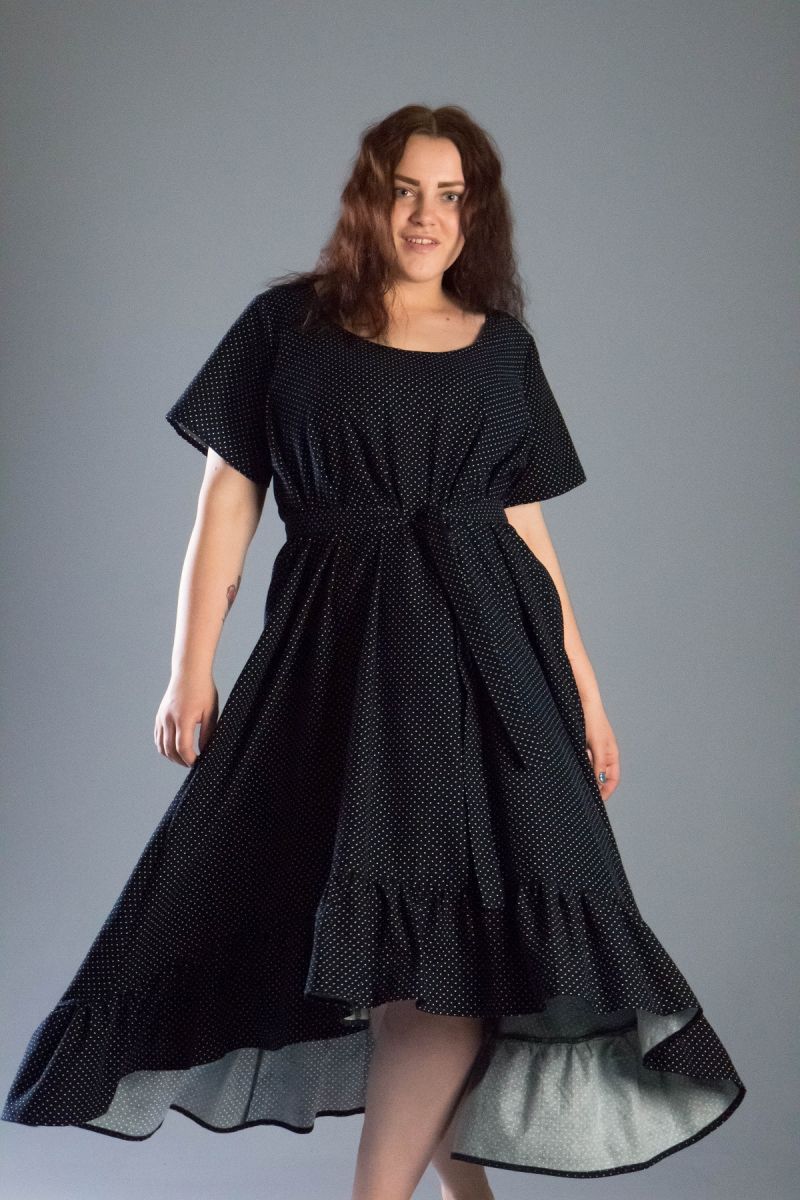 Платье с воланом большого размера в горох из натуральной ткани темно-синий 000-550 - Victorya-Shop.com